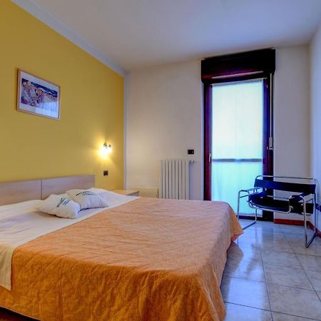 Residence Meridiana 佩斯基耶拉德加达 外观 照片